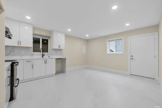 800 Montroyal Boulevard, North Vancouver For Sale - image 26