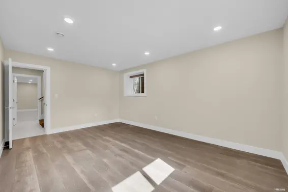 800 Montroyal Boulevard, North Vancouver For Sale - image 31