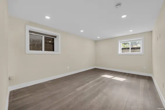 800 Montroyal Boulevard, North Vancouver For Sale - image 32