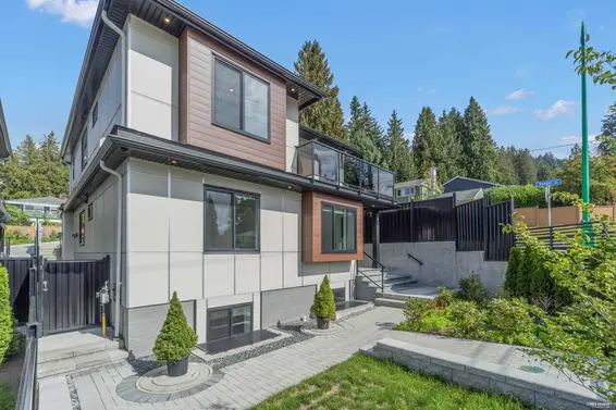 800 Montroyal Boulevard, North Vancouver For Sale - image 37