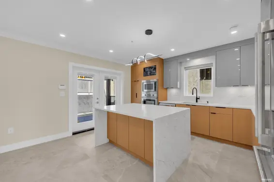 800 Montroyal Boulevard, North Vancouver For Sale - image 6