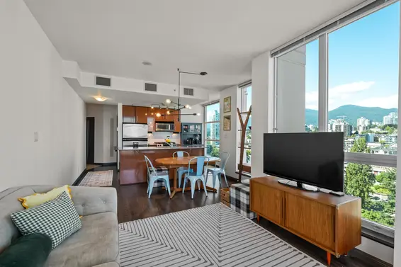 2001 188 East Esplanade, North Vancouver For Sale - image 3