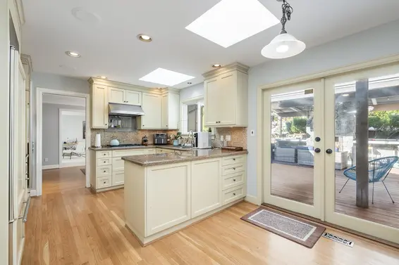 4629 Caulfeild Drive, West Vancouver For Sale - image 12