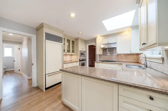 4629 Caulfeild Drive, West Vancouver For Sale - image 25