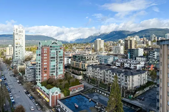 1704 145 St. Georges Avenue, North Vancouver
