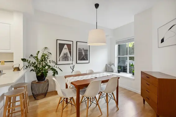 203 3600 Windcrest Drive, North Vancouver
