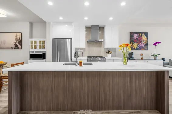 401 1496 Charlotte Road, North Vancouver