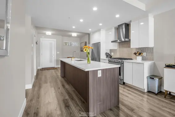 401 1496 Charlotte Road, North Vancouver For Sale - image 8