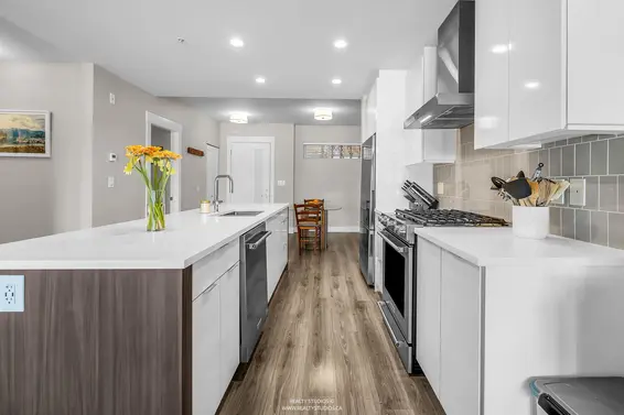 401 1496 Charlotte Road, North Vancouver For Sale - image 9