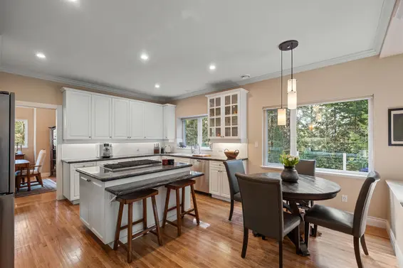4905 Chalet Place, North Vancouver For Sale - image 11