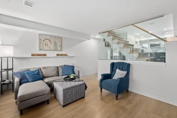 3 752 East 3rd Street, North Vancouver For Sale - image 5