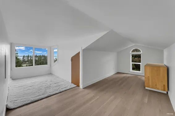 1010 Keith Road, West Vancouver For Sale - image 12