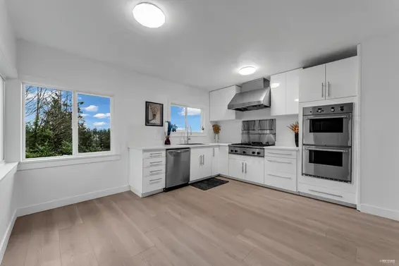 1010 Keith Road, West Vancouver For Sale - image 13