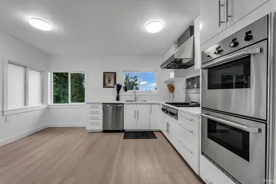 1010 Keith Road, West Vancouver For Sale - image 17
