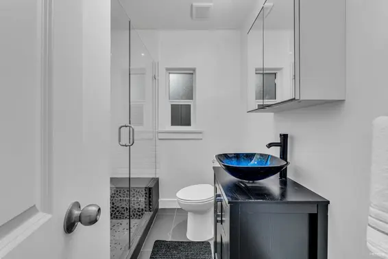 1010 Keith Road, West Vancouver For Sale - image 19