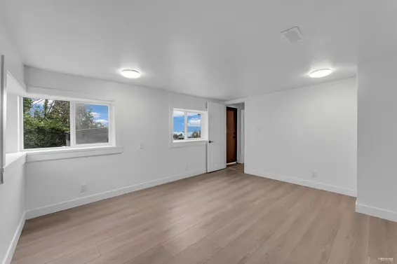 1010 Keith Road, West Vancouver For Sale - image 24