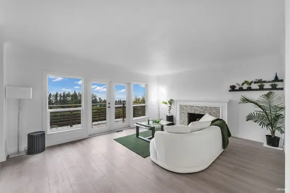 1010 Keith Road, West Vancouver For Sale - image 3