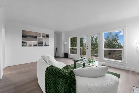 1010 Keith Road, West Vancouver For Sale - image 5