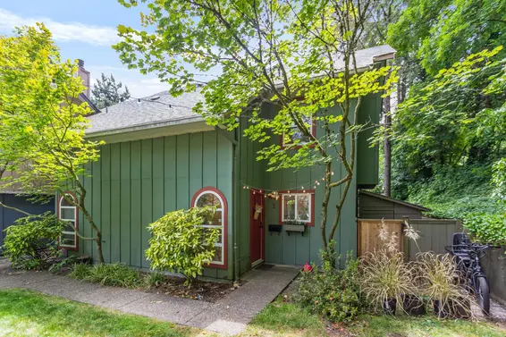 1 900 West 17th Street, North Vancouver For Sale - image 2
