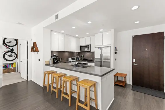 208 277 West 1st Street, North Vancouver For Sale - image 5