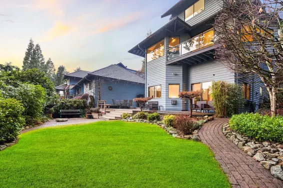 5703 Owl Court, North Vancouver