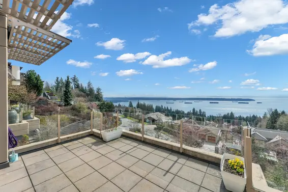 102 2575 Garden Court, West Vancouver For Sale - image 11