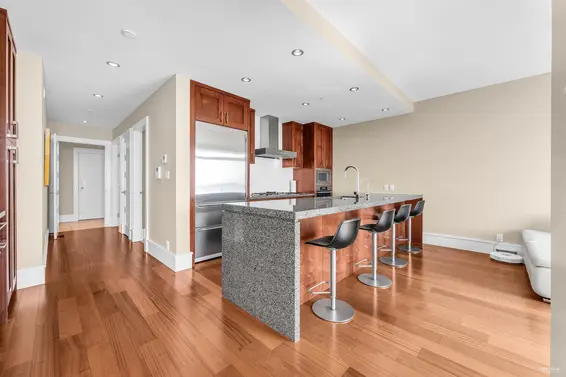 102 2575 Garden Court, West Vancouver For Sale - image 16