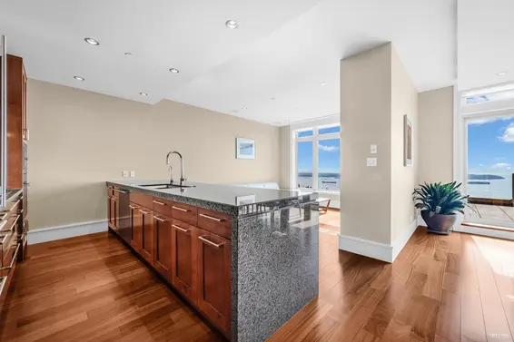 102 2575 Garden Court, West Vancouver For Sale - image 18