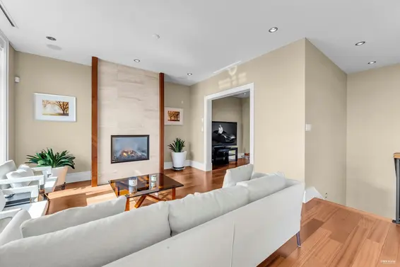 102 2575 Garden Court, West Vancouver For Sale - image 7