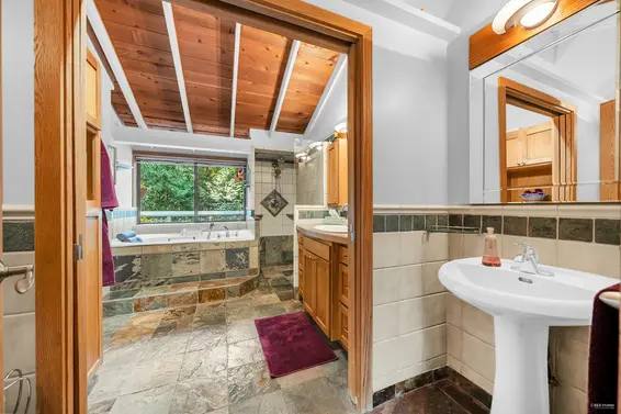 3915 Bayridge Place, West Vancouver For Sale - image 18