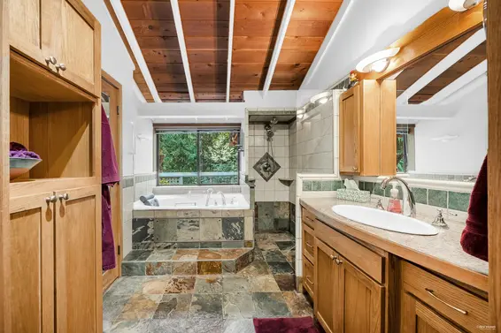 3915 Bayridge Place, West Vancouver For Sale - image 19