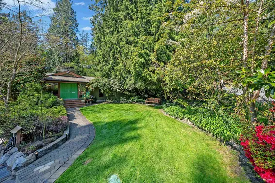 3915 Bayridge Place, West Vancouver For Sale - image 38