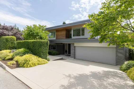 903 Leovista Avenue, North Vancouver For Sale - image 2