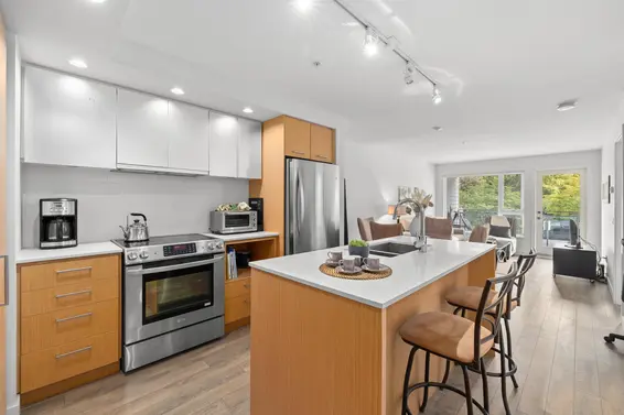 213 221 East 3rd Street, North Vancouver For Sale - image 10