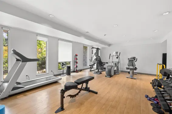 213 221 East 3rd Street, North Vancouver For Sale - image 31