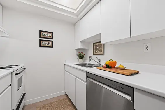 107 1425 Esquimalt Avenue, West Vancouver For Sale - image 3