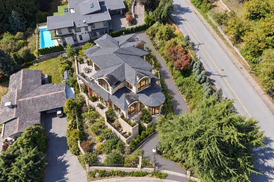 1889 Orchard Way, West Vancouver For Sale - image 2