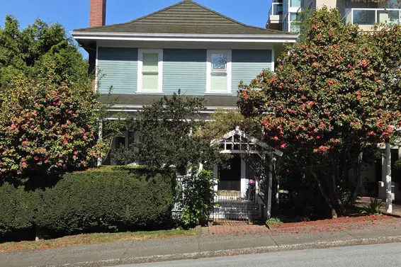 557 Lonsdale Avenue, North Vancouver