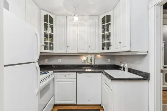 557 Lonsdale Avenue, North Vancouver For Sale - image 13