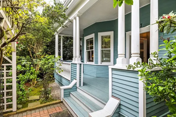 557 Lonsdale Avenue, North Vancouver For Sale - image 3