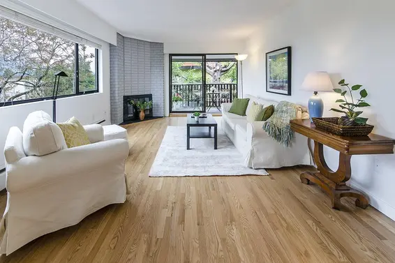 303 1610 Chesterfield Avenue, North Vancouver