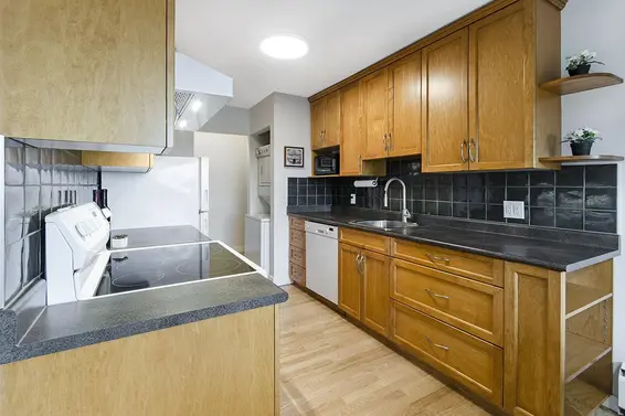 303 1610 Chesterfield Avenue, North Vancouver For Sale - image 10