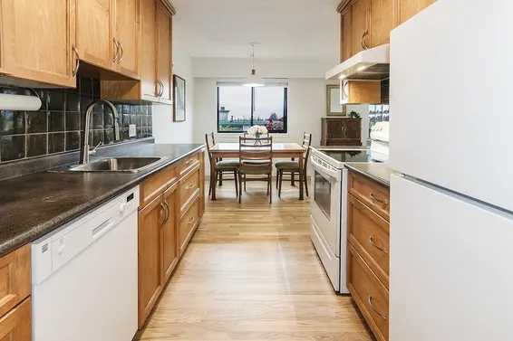 303 1610 Chesterfield Avenue, North Vancouver For Sale - image 7