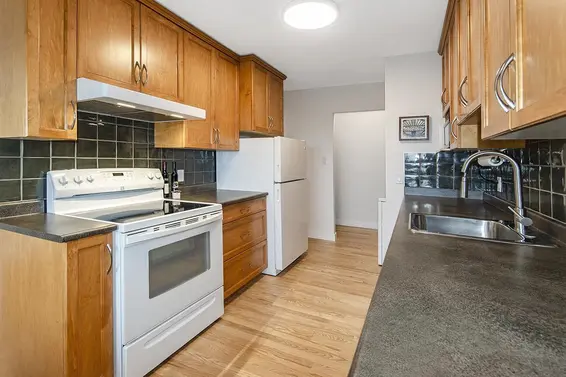 303 1610 Chesterfield Avenue, North Vancouver For Sale - image 9