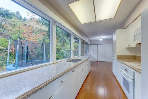 1380 Burnside Road, West Vancouver For Sale - image 11
