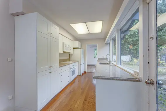 1380 Burnside Road, West Vancouver For Sale - image 12