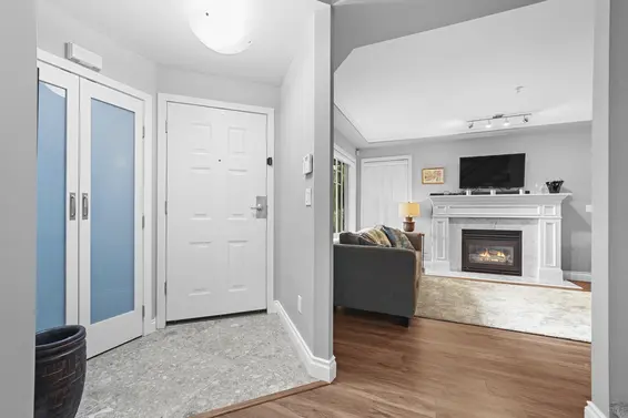 1 222 East 5th Street, North Vancouver For Sale - image 2