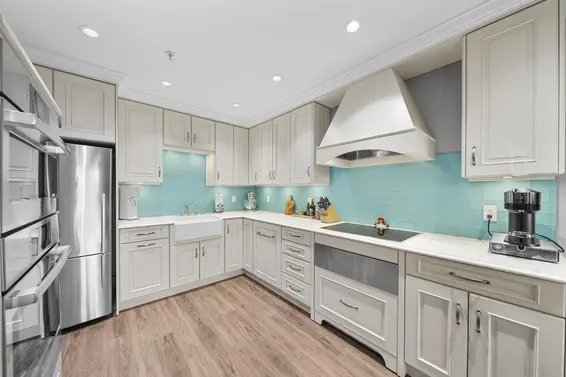 1 222 East 5th Street, North Vancouver For Sale - image 3