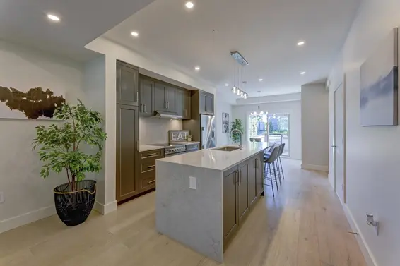 6 115 West Queen Road, North Vancouver For Sale - image 3
