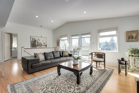 954 Tudor Avenue, North Vancouver For Sale - image 3